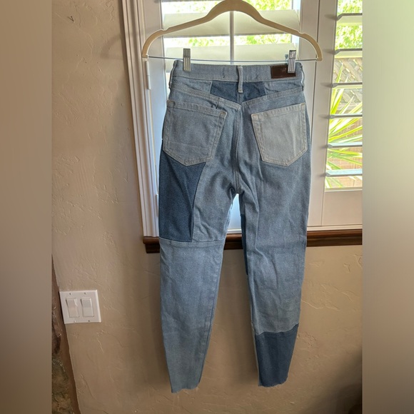 Holister ultra high-rise mom Jean - Picture 2 of 3